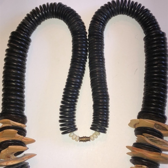 Vintage Wood Beaded Boho Tribal Black & Tan Necklace - Picture 4 of 7